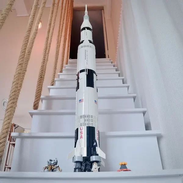 Apollo Saturn V Launch Vehicle Rocket Model – Detailed 39-Inch Replica for Enthusiasts